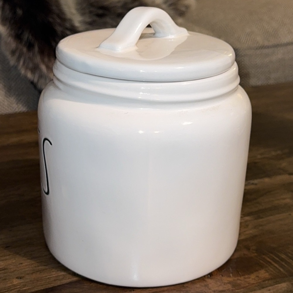 Rae Dunn Artisan Magenta White Ceramic Pet Jar ‘Dog Treats’ Canister - Picture 4 of 5